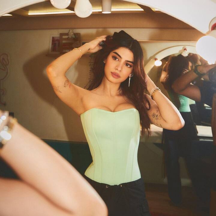 Taking to the comments section, her sister Janhvi Kapoor dropped an array of heart emojis. (Image Source: Instagram/ Khushi Kapoor)