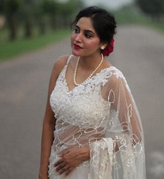 Baani Sandhu: ਬਾਣੀ ਸੰਧੂ ਨੇ ਸਫੈਦ ਸਾੜ੍ਹੀ 'ਚ ਧੜਕਾਏ ਕਈ ਦਿਲ, ਅਦਾਵਾਂ ਨਾਲ ਫੈਨਜ਼ ਬਣਾਏ ਦੀਵਾਨੇ