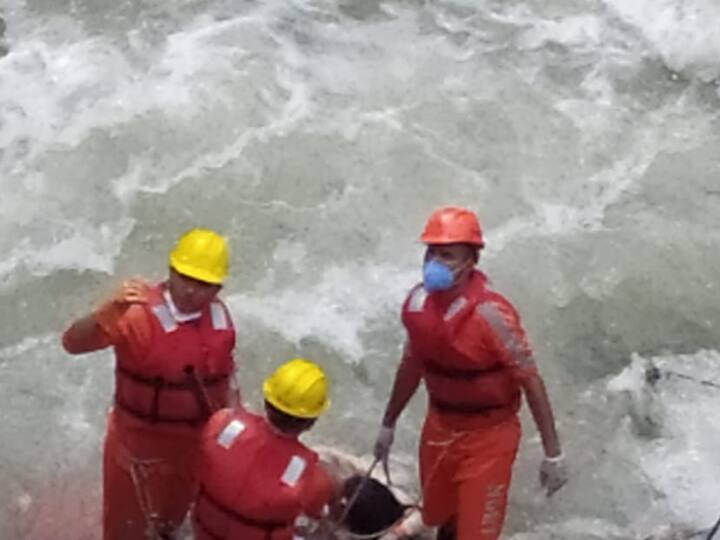 आपको बता दें रुद्रप्रयाग में हुए हादसे में 23 लोग लापता हुए थे, जिनमें अभी तक 7 लोगों का ही पता चल पाया है. बाकी 16 लोग अभी भी लापता चल रहे हैं.