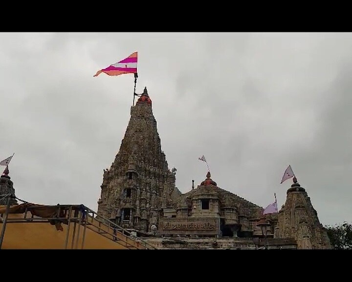 Dwarka: આજે વહેલી સવારથી કાળિયા ઠાકોરનાં દર્શનાર્થે ઉમટ્યા સેંકડો ભક્તો, જગત મંદિરની તસવીરો આવી સામે.....