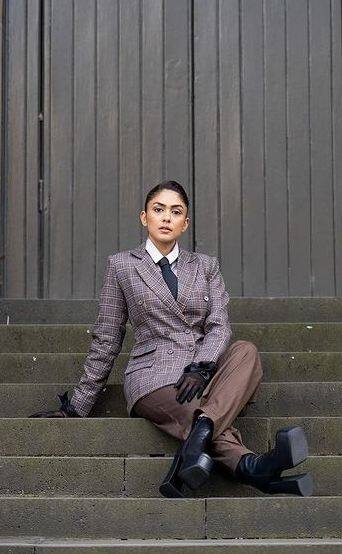 ਹਾਲ ਹੀ ਵਿੱਚ ਅਭਿਨੇਤਰੀ ਨੇ ਆਪਣੇ ਲੇਟੈਸਟ ਫਾਰਮਲ ਆਊਟਫਿਟ ਵਿੱਚ ਗਲੈਮਰ ਦਾ ਇੱਕ ਰੰਗ ਜੋੜਿਆ ਹੈ। ਵੇਖੋ ਅਦਾਕਾਰਾ ਦੀਆਂ ਹੌਟ ਤਸਵੀਰਾਂ...