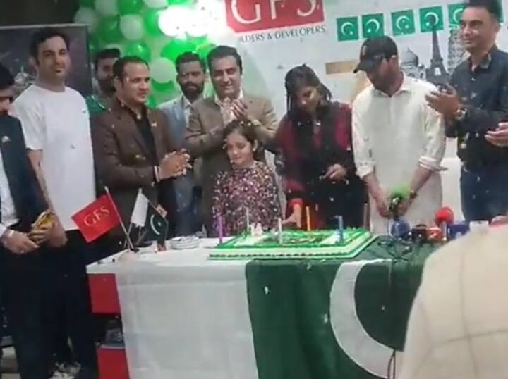 Anju seen celebrating Pakistan Independence Day with Nasrulla in new video shared on twitter Anju Pakistan: अंजू का नया वीडियो आया सामने, पाकिस्तान के स्वतंत्रता दिवस का जश्न मनाती दिखी