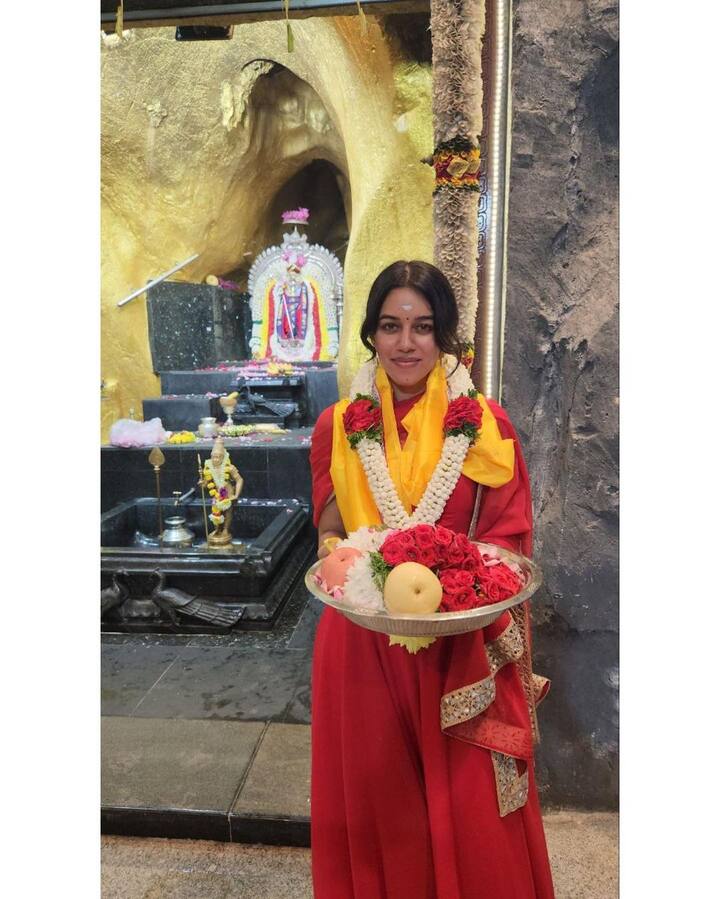 டிக்டாக் தளத்தில் வீடியோக்கள் வெளியிடுவதன் மூலம் பிரபலமானார்.