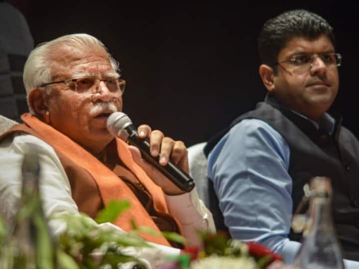 Congress SRK became aggressive on Manohar Lal Khattar and Dushyant Chautala over Group-C Paper Controversy Haryana Politics: खट्टर-दुष्यंत की जोड़ी पर फिर आक्रमक हुए कांग्रेस के SRK, बोले- 'ऐसा लग रहा है सब कुछ भगवान...'