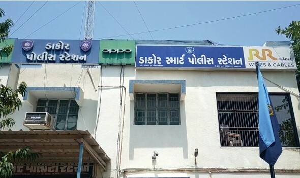 Kheda: પિતાની નજર સામે જ પુત્રીએ પુલ પરથી કુદી કર્યો આપઘાત,3 મહિના પહેલાં જ થયા હતા લગ્ન A 21-year-old woman committed suicide at Thasara in Kheda Kheda: પિતાની નજર સામે જ પુત્રીએ પુલ પરથી કુદી કર્યો આપઘાત,3 મહિના પહેલાં જ થયા હતા લગ્ન