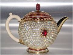 ఈ టీ కప్పు ఖరీదుతో జీవితాంతం ఏ లోటు లేకుండా బతికేయొచ్చు