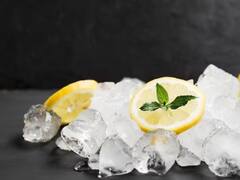 कभी नींबू को फ्रिजर में जमाकर खाया है? अब करके देखिए, बॉडी को होंगे ये फायदे