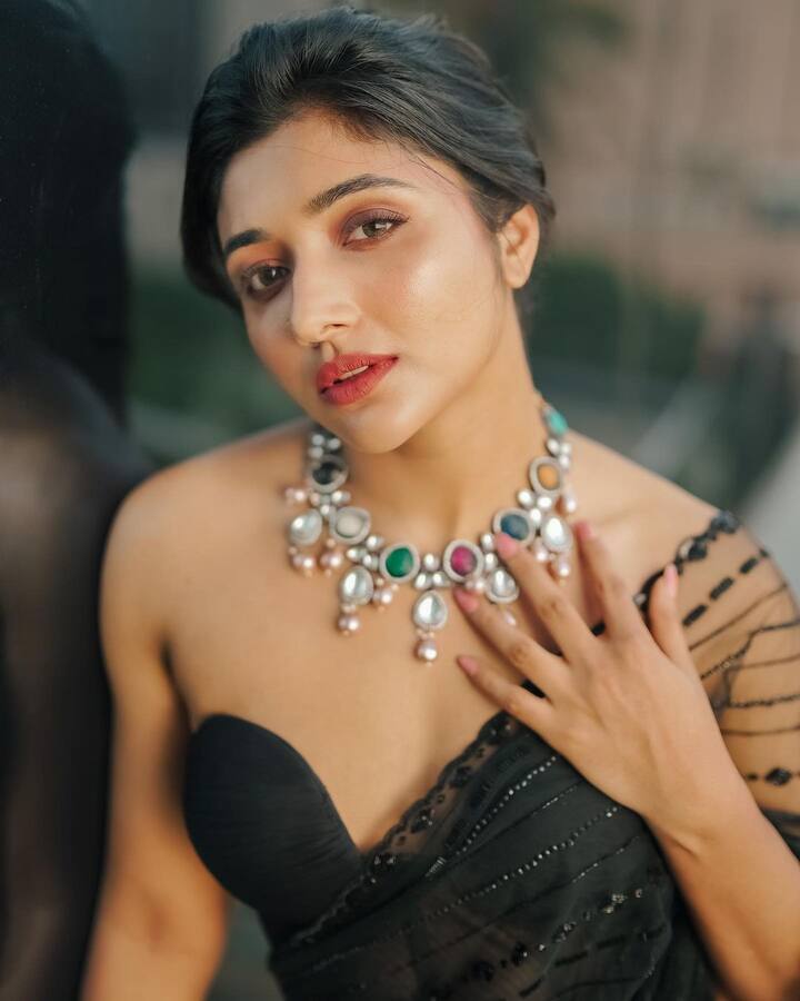 మిర్నా అందమైన ఫోటోలు