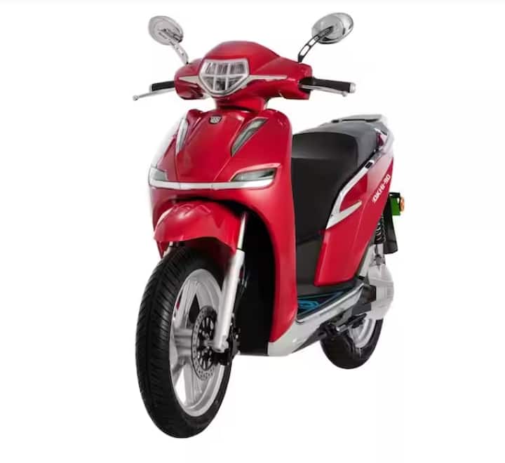 ਸਭ ਤੋਂ ਵਧੀਆ ਰੇਂਜ ਪੇਸ਼ ਕਰਨ ਵਾਲੇ ਇਲੈਕਟ੍ਰਿਕ ਸਕੂਟਰਾਂ ਦੀ ਸੂਚੀ ਵਿੱਚ ਪੰਜਵਾਂ ਨਾਮ ਓਕੀਨਾਵਾ ਓਕੀ 90 ਸਕੂਟਰ ਹੈ। ਇਸ ਦੀ ਰਾਈਡਿੰਗ ਰੇਂਜ 160 ਕਿਲੋਮੀਟਰ ਤੱਕ ਹੈ, ਇਸ ਨੂੰ ਖਰੀਦਣ ਲਈ ਤੁਹਾਨੂੰ ਐਕਸ-ਸ਼ੋਰੂਮ 1.90 ਲੱਖ ਰੁਪਏ ਤੱਕ ਦਾ ਭੁਗਤਾਨ ਕਰਨਾ ਹੋਵੇਗਾ।