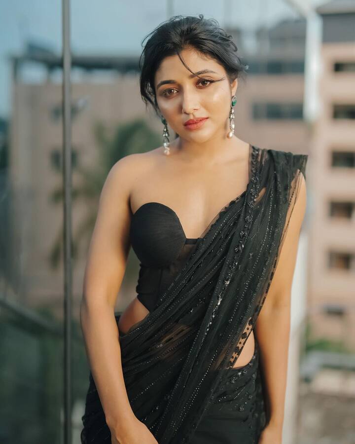 మిర్నా అందమైన ఫోటోలు