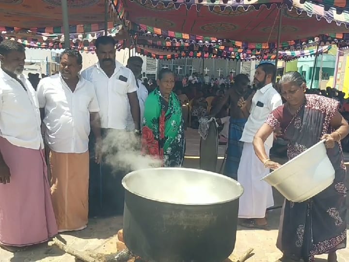 தூண்டில் வளைவு பாலம் அமைக்க வலியுறுத்தி அமலிநகர் மீனவர்கள் பந்தல் முன்பு கஞ்சி காய்ச்சும் போராட்டம்