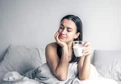 रोज रात को सोने से पहले दूध क्यों पीना है जरूरी