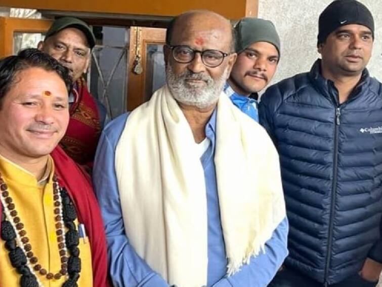 Rajinikanth visits Badrinath temple photos goes on viral after jailer success Rajinikanth: இமயமலை பயணத்தில் ரஜினி இப்போ எங்க இருக்காரு...?! வைரலாகும் புகைப்படங்கள்!