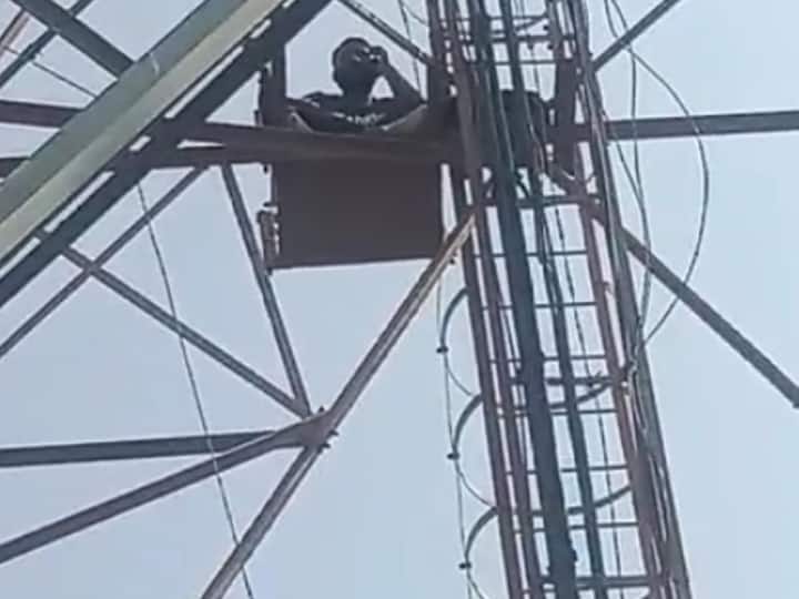 bhilwara Man climbs mobile tower on demand of making Barliyas A Tehsil Rescued after 15 hours ANN Rajasthan: भीलवाड़ा में युवक का कारनामा, बड़लियास को तहसील बनाने की जिद में 15 घंटे तक टावर पर चढ़ा रहा, पुलिस के छूटे पसीने