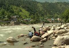 जम्मू कश्मीर का ये खूबसूरत गांव अचानक बन गया टूरिस्ट स्पॉट, देश का पहला पोस्ट ऑफिस भी है यहां, देखें तस्वीरें