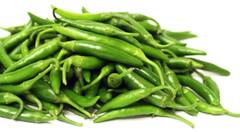 Health Tips : जर तुम्ही हिरवी मिरची खात नसाल तर आजपासूनच खाण्यास सुरुवात करा ; आरोग्याकरता आहे फायदेशीर