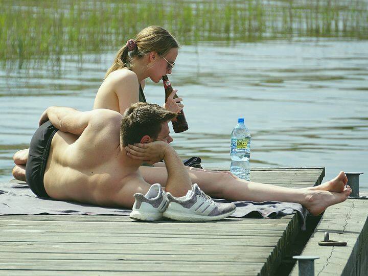 What is beer tanning Know why experts are giving advice to stay away from it बीयर टैनिंग क्या होती है? जानिए एक्सपर्ट्स क्यों दे रहे हैं इससे दूर रहने की सलाह