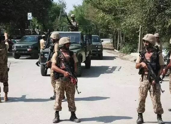 Terrorist Attack In Pakistan: पाकिस्तान में हुए आतंकी हमले में 4 चीनी इंजीनियरों समेत 13 की मौत, बलोच आतंकी संगठन ने किया दावा Terrorist Attack In Pakistan: पाकिस्तान में हुए आतंकी हमले में 4 चीनी इंजीनियरों समेत 13 की मौत, बलोच आतंकी संगठन ने किया दावा