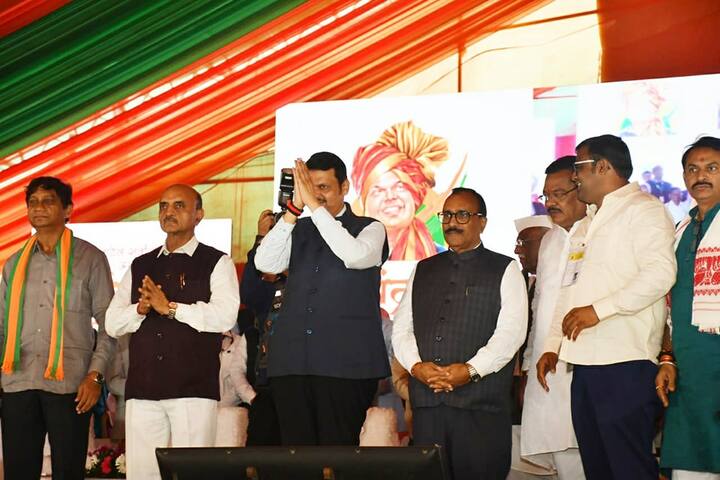 याच प्रयत्नाचा भाग म्हणून राज्यातील प्रत्येक जिल्ह्यात शासकीय वैद्यकीय महाविद्यालय सुरु करण्यात येणार आहे, असे देवेंद्र फडणवीस महाआरोग्य शिबिराच्या उद्घाटन प्रसंगी बोलताना म्हणाले.