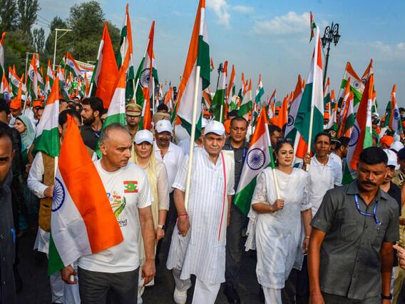 Independence Day: आजादी के जश्न से पहले जम्मू कश्मीर में 'हर घर तिरंगा' रैली की हुई शुरुआत, LG बोले- यहां के युवाओं को देश से प्यार Independence Day: आजादी के जश्न से पहले जम्मू कश्मीर में 'हर घर तिरंगा' रैली की हुई शुरुआत, LG बोले- यहां के युवाओं को देश से प्यार