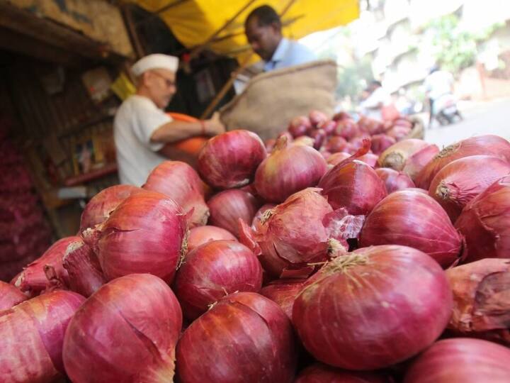 Chhattisgarh Onion Price Hike After tomato now onion is making people cry prices increased in a week Ann Onion Price Hike: छत्तीसगढ़ में टमाटर के बाद अब लोगों को रुला रहा प्याज, एक हफ्ते में हुई दामों में बढ़ोतरी