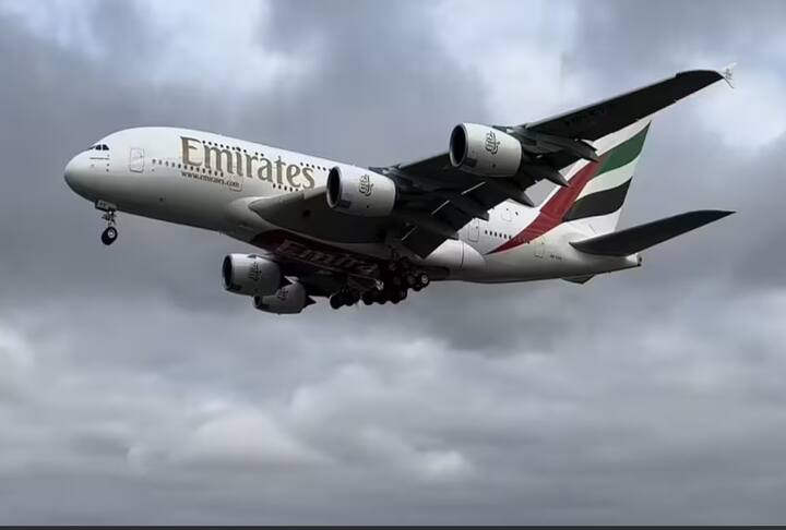 ਏਅਰਬੱਸ ਨੇ A380-F, ਜੰਬੋ ਜੈੱਟ ਦਾ ਇੱਕ ਮਾਲ ਸੰਸਕਰਣ ਬਣਾਉਣ ਦੀਆਂ ਯੋਜਨਾਵਾਂ ਦਾ ਵੀ ਐਲਾਨ ਕੀਤਾ। ਹਾਲਾਂਕਿ, ਇਸਦਾ ਉਤਪਾਦਨ ਕਦੇ ਸ਼ੁਰੂ ਨਹੀਂ ਹੋਇਆ।