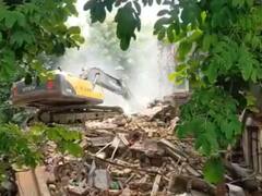 वाराणसी में ‘सर्व सेवा संघ’ के भवन पर चला बुलडोजर, कार्रवाई को अखिलेश यादव ने क्यों बताया BJP सरकार की हार?