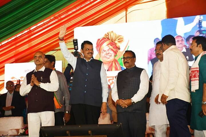 महाआरोग्य आरोग्य शिबीर सामान्य माणसाला असाध्य आजारावरील तपासणी, उपचार मोफत करण्यासाठी आयोजित करण्यात आल्याचं फडणवीस म्हणाले.