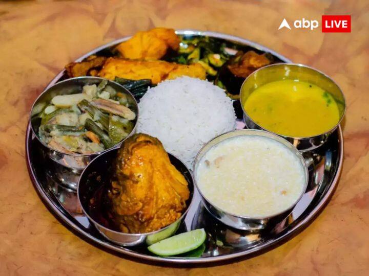 तामसिक भोजन न करें: अमावस्या के दिन तामसिक भोजन जैसे मांसाहार भोजन का सेवन नहीं करना चाहिए. साथ ही इस दिन नशीले पदार्थों से भी दूरी बनाएं.