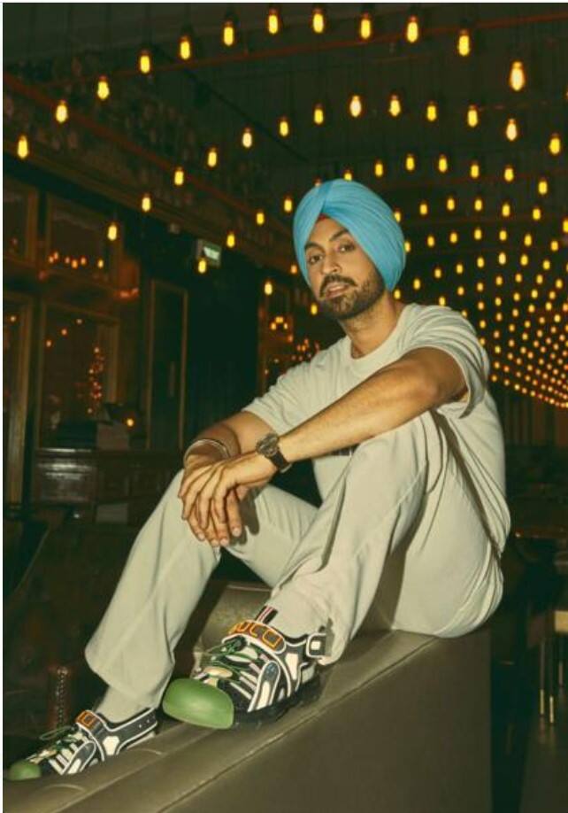 ਇਸਦੇ ਨਾਲ ਹੀ ਦਿਲਜੀਤ ਨੇ ਹੋਰ ਤਸਵੀਰਾਂ ਸ਼ੇਅਰ ਕਰ ਕੈਪਸ਼ਨ ਵਿੱਚ ਲਿਖਿਆ, ਐਲਬਮ ਗੀਤ ਦਾ ਕ੍ਰਮ (sequence) ਇੱਕ ਵੱਡਾ ਕੰਮ ਹੈ...