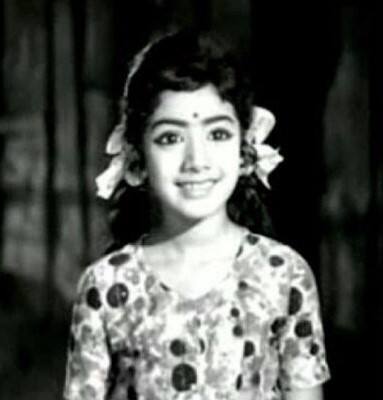 சிறுவயது முதலே நடிப்பின் மீது ஆர்வம் கொண்ட ஸ்ரீதேவி, 4 வயதில் கந்தன் கருணை படத்தில் குழந்தை நட்சத்திரமாக அறிமுகம் ஆனார்.