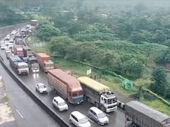 सलगच्या सुट्ट्यांमुळे मुंबईकर बाहेर पडले, मुंबई-पुणे द्रुतगतीमार्ग आजही मंदावला