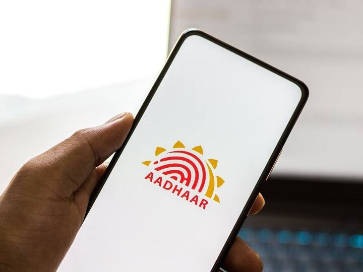 No one will be able to tamper with your Aadhaar Card! Your Aadhaar will be locked instantly with just one SMS કોઈ તમારા આધાર કાર્ડ સાથે છેડછાડ કરી શકશે નહીં! બસ એક SMS થી ફટાફટ લોક થઈ જશે આધાર નંબર