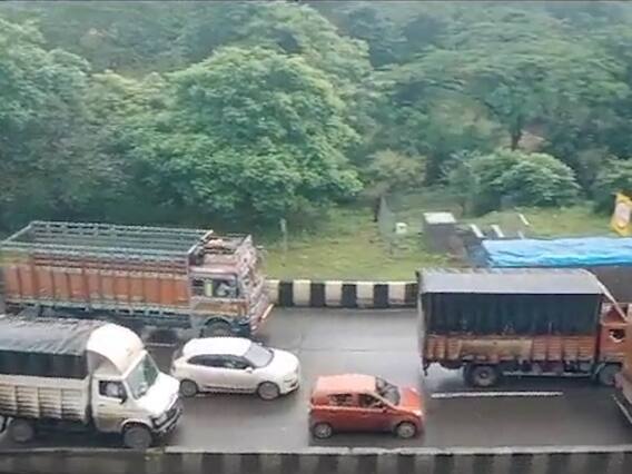 सलगच्या सुट्ट्यांमुळे मुंबईकर बाहेर पडले, मुंबई-पुणे द्रुतगतीमार्ग आजही मंदावला