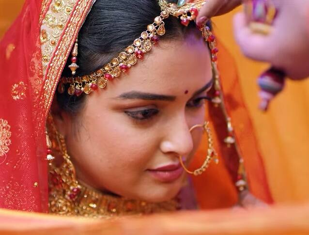 फिल्म के ट्रेलर में आम्रपाली बेहद खूबसूरत लग रही हैं. कहानी बेहद शानदार है जो कि एक सोशल ड्रामा है.