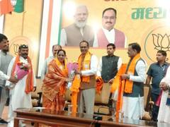 मध्य प्रदेश: छाया मोरे ने थामा बीजेपी का दामन तो कांग्रेस ने किया पलटवार, कहा- 'जो डर गया वही...'