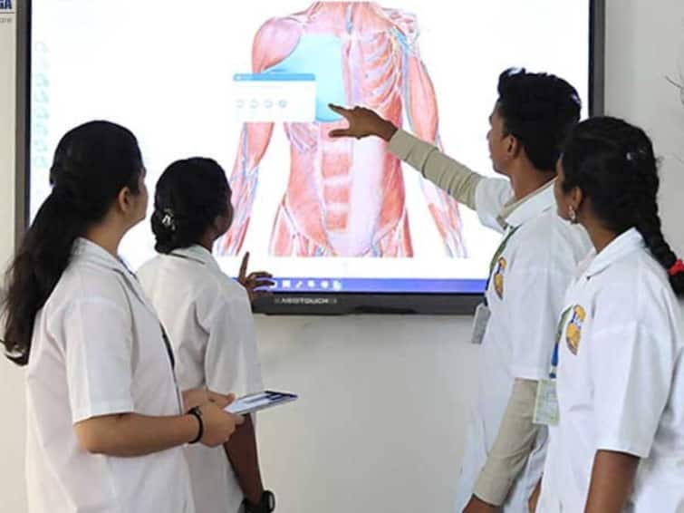 today is the last date to apply for yoga and naturopathy course Yoga Naturopathy: மாணவர்களே இன்றே கடைசி நாள்.. யோகா, இயற்கை மருத்துவ படிப்பிற்கு விண்ணப்பிக்க 5.30 மணி வரை அவகாசம்