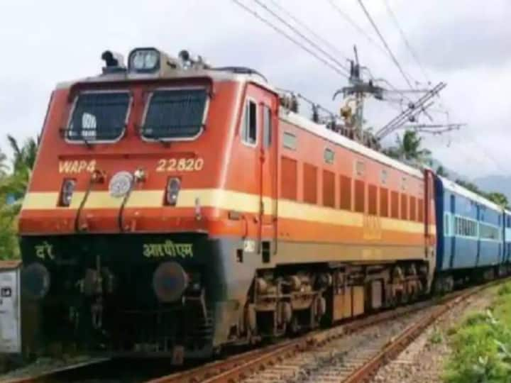 Kolhapur railway Finally big decision from the railway administration for the Sahyadri Express departing from Kolhapur Kolhapur railway : अखेर कोल्हापुरातून सुटणाऱ्या सह्याद्री एक्स्प्रेससाठी रेल्वे प्रशासनाकडून मोठा निर्णय