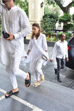 पिता के निधन से टूटी अंकिता लोखंडे ने रखी प्रेयर मीट, मौनी राय समेत एक्ट्रेस का दुख बांटने पहुंचे ये सितारे