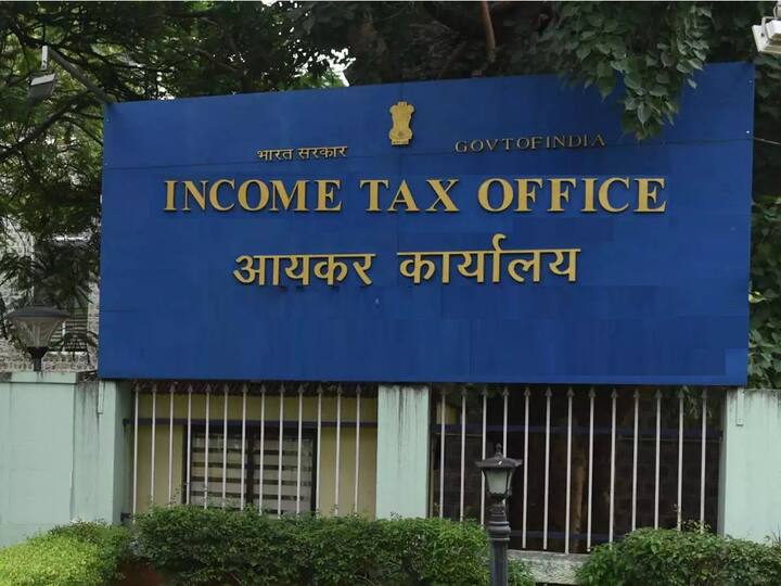ITR Income Tax department can send six types of notices to induviduals on itr filing mistakes Income Tax Notice: ఐటీ డిపార్ట్‌మెంట్‌ నుంచి 6 రకాల నోటీస్‌లు వచ్చే ఛాన్స్‌, ఈ లిస్ట్‌లోకి మీరు వస్తారేమో చెక్‌ చేసుకోండి
