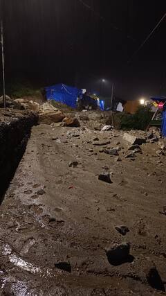 Uttarakhand Weather: बारिश के बीच केदारघाटी में बादल फटा, मलबे की चपेट में आई छानी कैंप की 3 दुकानें, देखें तबाही का मंजर