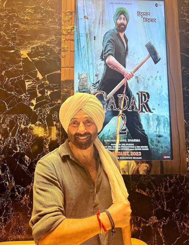 तो वहीं सनी देओल की गदर 2 ने तीनों दिन 40 करोड़ से ज्यादा की  कमाई की है.