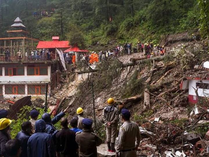 सीएम सुक्खू ने कहा कि शिमला के फागली इलाके में भी भूस्खलन की घटना सामने आई है. राहत कर्मियों ने पांच लोगों का रेस्क्यू किया है. उन्होंने लोगों से भूस्खलन की घटनाओं से सतर्क रहने की अपील की है.