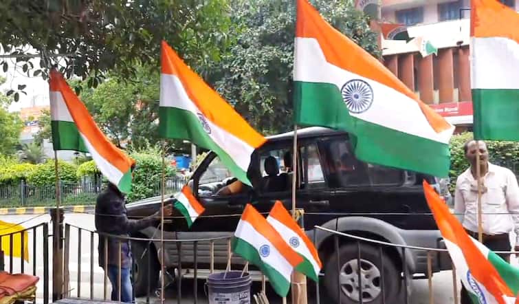 Happy 77 Th Independence Day Only Those People Are Allowed To Put National Flag On Car Who Is These People Know In Detail Marathi News Independence Day 2023 : फक्त 