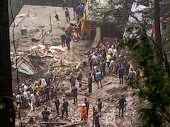 In Pics: शिमला में लैंडस्लाइड से ढहा शिव मंदिर! रेस्क्यू ऑपरेशन जारी, सामने आई हादसे की भयावह तस्वीरें