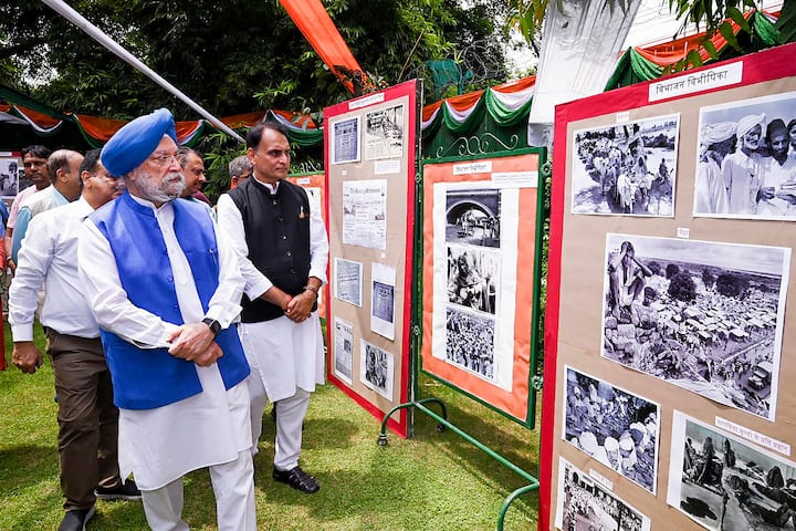 বেশ কিছু সময় ধরে এই প্রদর্শনী চলবে, এমন খবরও রয়েছে। স্বাধীনতার উদযাপনের মুহূর্তেও যেন সঙ্গে জড়িয়ে থাকা এই বিষাদের ইতিহাস আমরা ভুলে না যাই, এটাই অন্যতম লক্ষ্য এই দিনটি মনে রাখার। ।