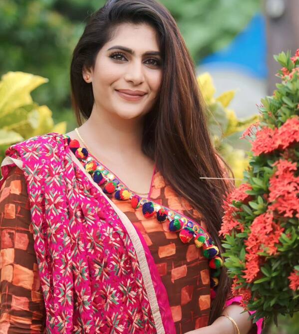 இந்நிலையில் இப்படத்தில் நடித்துள்ள நேஹா சக்ஸேனா, இப்படத்தில் 3000 துணை நடிகர்கள் நடித்துள்ளதாக கூறியுள்ளார்.