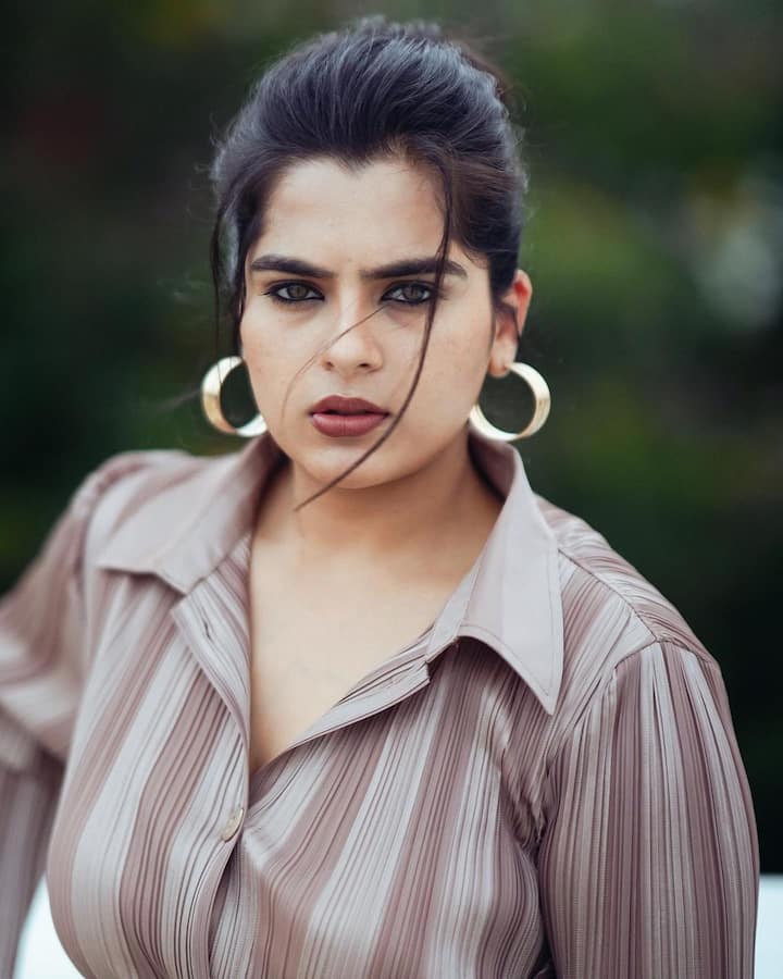 'బలగం' సినిమా తోనే కావ్య కళ్యాణ్ రామ్ కి హీరోయిన్ గా భారీ గుర్తింపు లభించింది. బలగం సక్సెస్ తర్వాత టాలీవుడ్ లో వరుస అవకాశాలతో దూసుకుపోతోంది ఈ ముద్దుగుమ్మ.