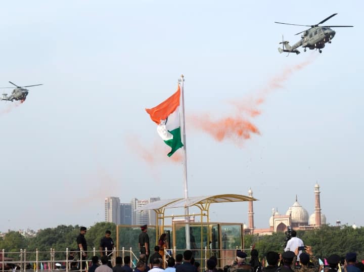 Happy Independence Day 2023 PM Modi to address nation from Red Fort, guest list of program includes workers and sarpanch नई संसद में काम करने वाले श्रमिकों से लेकर गांव के सरपंच तक...स्वतंत्रता दिवस समारोह की गेस्ट लिस्ट में हैं खास मेहमान