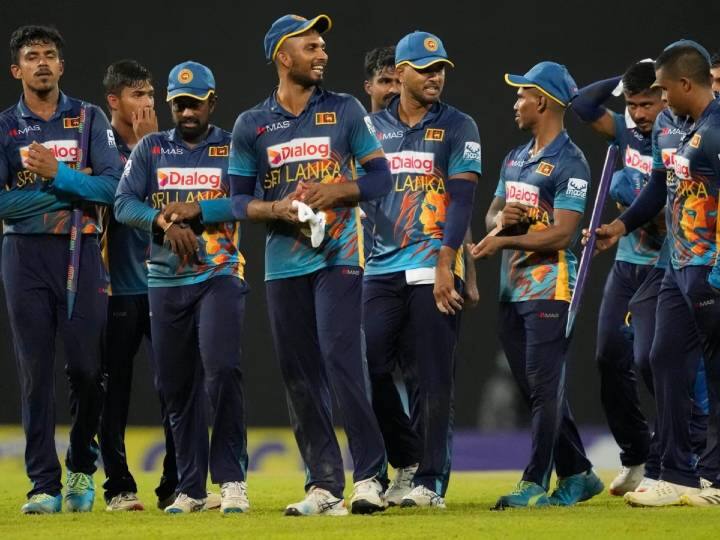 एशिया कप 50 ओवर टूर्नामेंट के खिताब को 5 बार अपने नाम कर चुकी श्रीलंकाई टीम का रिकॉर्ड अब तक काफी शानदार देखने को मिला है. श्रीलंका ने 50 मैचों में से 34 में जीत हासिल की है जबकि सिर्फ 16 मुकाबलों में उसे हार का सामना करना पड़ा है.